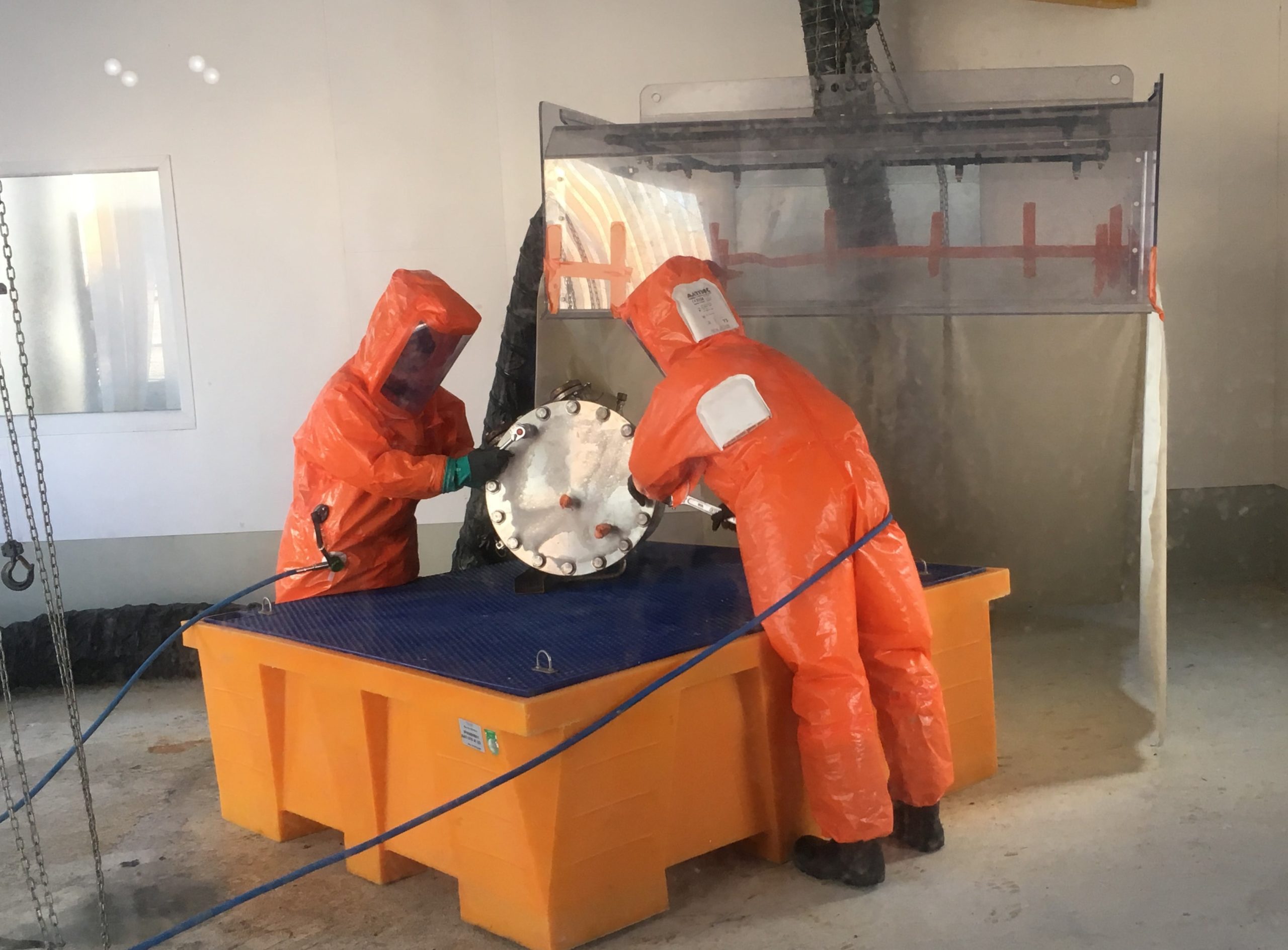 Décontamination d'équipement contaminé au trichlorure de bore par CURIUM