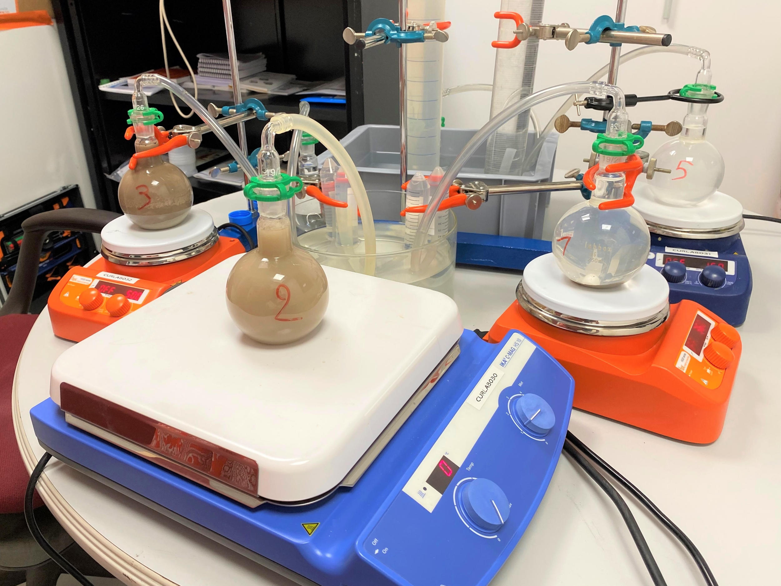 CURIUM réalise des études techniques sur les flux de déchets dans son laboratoire d'essais pilotes